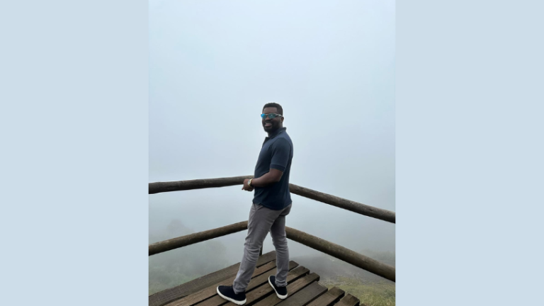 Oluwatosin Tolulope Ajidahun destaca a importância de cuidar da saúde reprodutiva masculina desde a adolescência até a vida adulta.