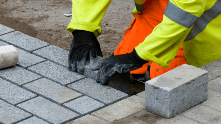 Governo de MS abre licitações para obras de pavimentação em Naviraí e Cassilândia