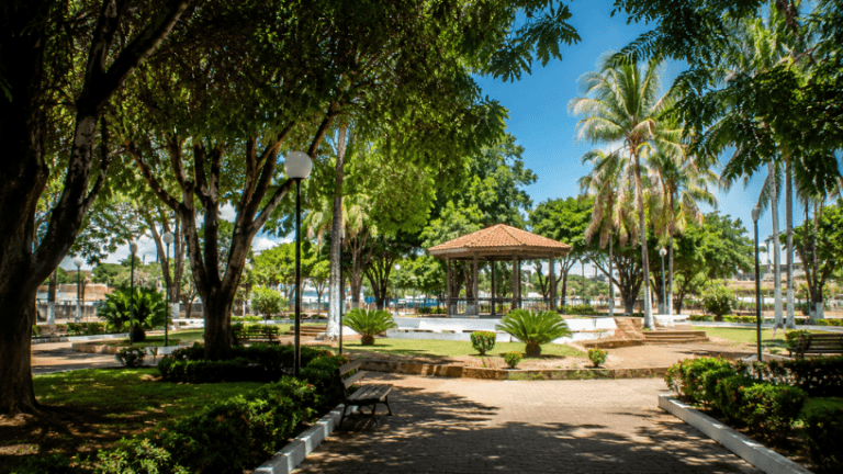 Revitalização da Praça Euclides Antônio Fabris reforça qualidade de vida e valorização urbana em Naviraí